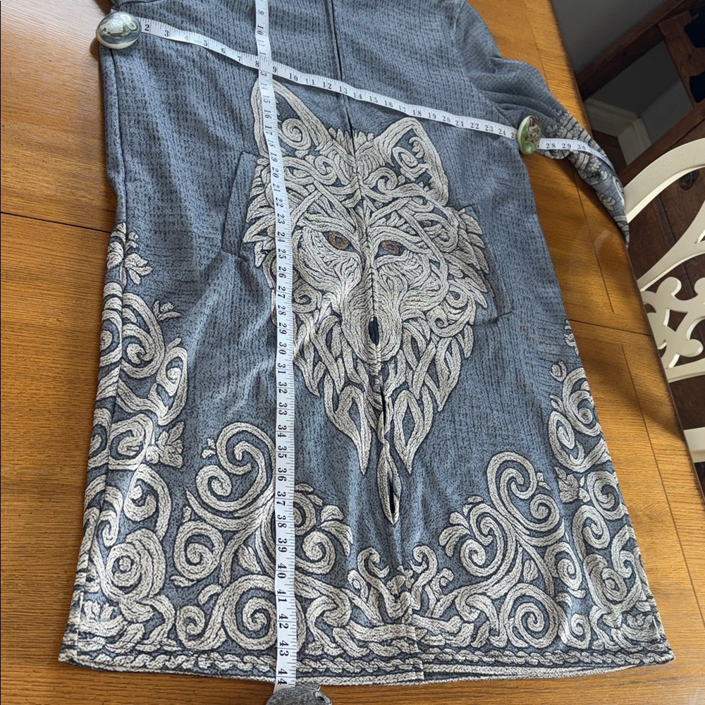 NWOT Wolf Design Long Coat 🧥 - Picture 9 of 11